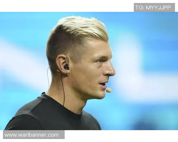 克罗斯：从足球天才到战术大师的辉煌旅程与成就解析