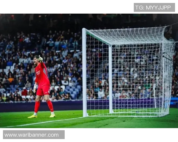 库尔图瓦：从守门员到传奇的蜕变与足球生涯的辉煌历程